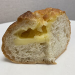 焼きたてパン　オルブロート フリアン - チーズパン（断面）