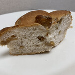 焼きたてパン　オルブロート フリアン - くるみパン（断面）