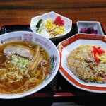 たつみ食堂 - チャーハンセット（ラーメンと生野菜付)　850円