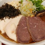 みなとや - きれいな鶏と牛のチャーシュー