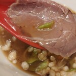 みなとや - 薄切りの牛肉はローストビーフだ