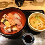 甚八 - 寿司定食もうどん付き