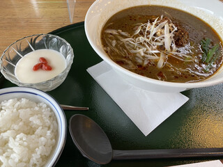 Karuizawa 72 Golf Nishi Ko-Su - The hot soup gently soaks into your rain-soaked body, with the powerful aroma of black sesame hitting you hard!