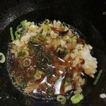 元祖肉肉うどん - ネギトロ丼のごはんに汁ぶっかけ！