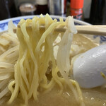 食堂ミサ - 麺は中細ちぢれ麺