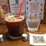 Fooler Fooler - セットのアイスコーヒーと精算用のQRコード