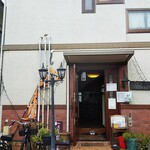 キッチンノダヤ - 店の外観ですが一戸建ての一階を使って店舗にしてます。