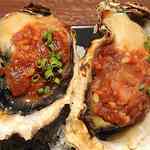 ザ・カーブ・ド・オイスター - THE CAVE DE OYSTER 八重洲店 トリプル定食のトマトと塩麹の焼き牡蠣