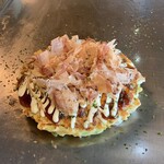 Ajiya Okonomiyaki Restaurant - お好み焼き（シーフード・デラックス）