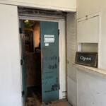 Tokyo salonard cafe : dub - お店の入口