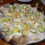 Morizo - シェフのオススメ：海老とズッキーニ、リコッタのクリームピッツァ