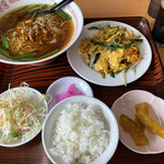 龍鳳園 - 選べるランチ　台湾ラーメンとニラ玉子選択