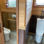 とら食堂 - 外のトイレ