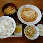 Masudaya - 日替わり定食・カツ煮  おそば付(850円)