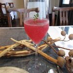 ブラッスリー ラルドワーズ - スイカ、トマト、ビーツ、レモン、ライム、タイムのノンアルコールスパークリング