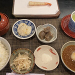 たつみ - 天ぷら定食 ¥2200
天ぷらは、一品一品揚げてくれます。