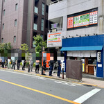 手打式超多加水麺 ののくら - 行列、平日11時36分