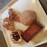 O'z BAKERY - ◇メロンパン ◇ハニートースト ◇照焼きチキン ◇バターロール