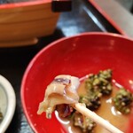 海鮮どんや とびしま - ニシ貝の身。爪楊枝でほじくり出しました。