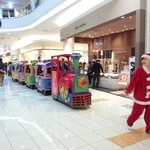 長田本庄軒 - モール内には、汽車も走ってますよー。　ポッポー。　乗車券300円。