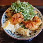 丸亀製麺 - タル鶏天ぶっかけ(並)(温)(690円)
