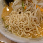 札幌本舗 - 噛みごたえのあるもっちり麺が美味しい。