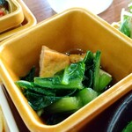 玉かふぇ - 厚揚げと小松菜の煮物