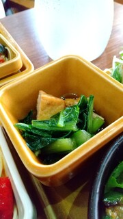 Tamakafe - 厚揚げと小松菜の煮物