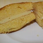 Karuizawa Hotchi Ichiba - Thick Madeleines Sandwiched with Cheese Cream!