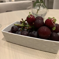 L'éclaireur - どれを食べます？リーブル時代のプチトマトから、葡萄へバトンタッチ。