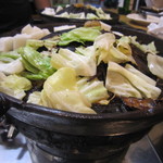 札幌成吉思汗 しろくま - 肉汁が染み込んだきゃべつが旨いんだなぁ～。
      
      