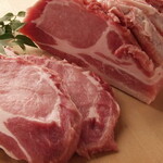 "Iwanaka Pork" The vitamin E content in red meat is 3 times that of general products.