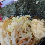 家系ラーメン王道 いしい - にんにく♪たっぷり