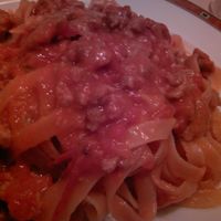 エリオ・ロカンダ・イタリアーナ - イタリアンソーセージのタリアテッレ