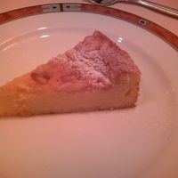 エリオ・ロカンダ・イタリアーナ - リコッタチーズと松の実のケーキ