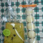 シンプルケーキ こいずみ - (左)シフォンケーキ･抹茶1カット160円、(右)スノーボール1袋180円