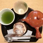 茶遊亭 - 【'12/11/10撮影】モンブラン仕立ての玄米シュークリームとお煎茶のセット 950円