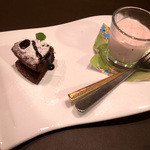 味・ma-ru - 「パスタデザートランチ」（900円）はデザート2品。ガトーショコラとムースでした。