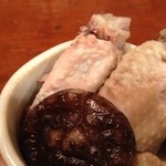 この日の突き出しは、手羽先の煮物でした