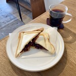 Day&Coffee - ホットサンド あんこバター＆本日のコーヒー（イーハーブレンド）