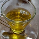 アル・ケッチァーノ - 食後のドリンクは、ハーブティーを選びました。優しく上品な味。