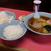 はちまき家 - 料理写真:ラーメンと目玉焼きご飯のセット（830円税込).