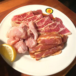 Yakinikuya Maruki Ichiba - 焼肉定食(牛カルビ、豚カルビ、鶏モモ)ご飯、スープ、サラダ、キムチ付き980円