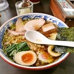 ワンタン麺+（煮卵入り）