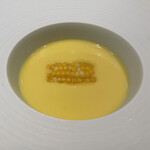 銀座 大石 - 飛騨高山の高見コーンという品種。大将…じゃなかったシェフが14種類食べ比べして一番美味しいのを選んだんだそう！めっちゃコーン！！身は燻製してあってもうたまらん美味さ！！めっっっちゃコーーーン！！