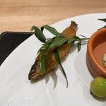 銀座 大石 - ぐじぇ鮎？ぐじゅ鮎？みたいな種類の鮎、じゃがいもぐるぐる巻きにして揚げたやつ…ってなんてゆーんだっけwそして蓼の葉ってやっぱ美味しいと思うんだけどなぁ