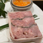 銀座 大石 - ウサギ！初めて食べたけどめっちゃ美味いやん！！キャロットラペと付け合わせ…なんかゴメンネうさちゃん( ；∀；)