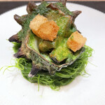 銀座 大石 - サザエ、帆立だっけ？のエスカルゴ風！エスカルゴは苦手だけどこれはめっちゃ美味しい大好き！