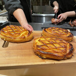 銀座 大石 - 魔女の宅急便に出てくる鰯のパイみたいだよね！つった瞬間にゆみちゃんに「鰊だよ！(*ー"ー)ﾉ」って間髪入れずに怒られました…すみません勉強不足で…