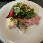 パスタ・ディ・フランコ - 前菜の盛り合わせ（鶏のササミタルタルソース、海老のカルパッチョ、モルタレッタ、青野菜）